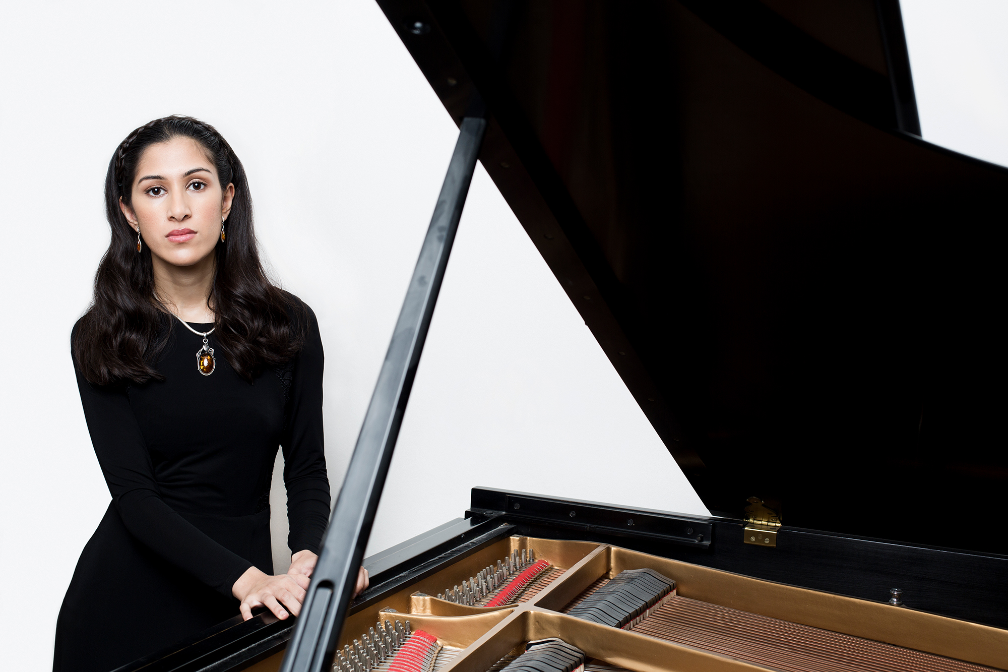 Mishka Rushdie Momen